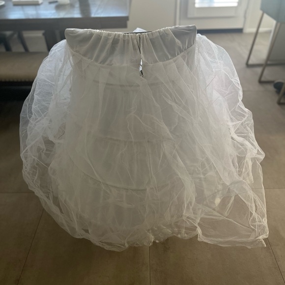 Women Crinoline 4 ring skirt - Picture 4 of 4